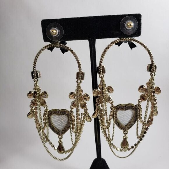 BETSEY JOHNSON LOVELY RARE VINTAGE SECRET GARDEN CHUNKY  Betsey Johnson. 100% Authentic vintage Betsey Johnson.